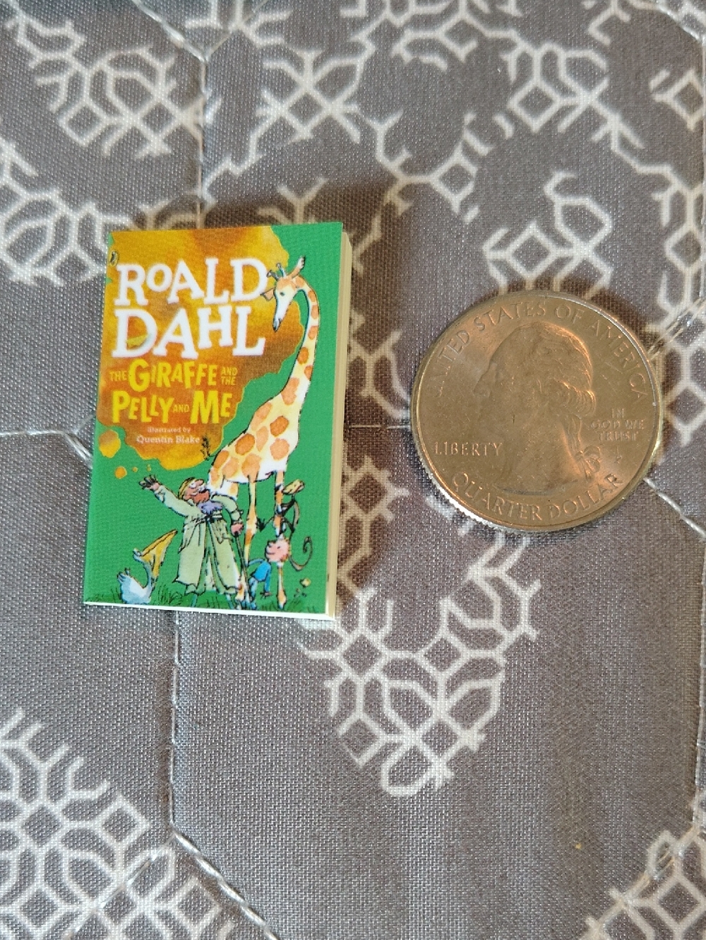 Zuru Mini Brand Series 2 - Rare The Giraffe And The Pelly And Me